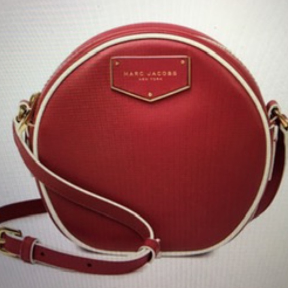 NWT MARC JACOBS RED VOYAGER CIRCLE CROSSBODY BAG